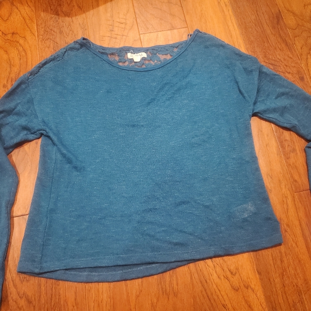 Lightweight sweater